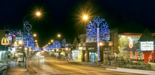 Winter Tour of Lights by Trolley and Car in Gatlinburg & Pigeon Forge