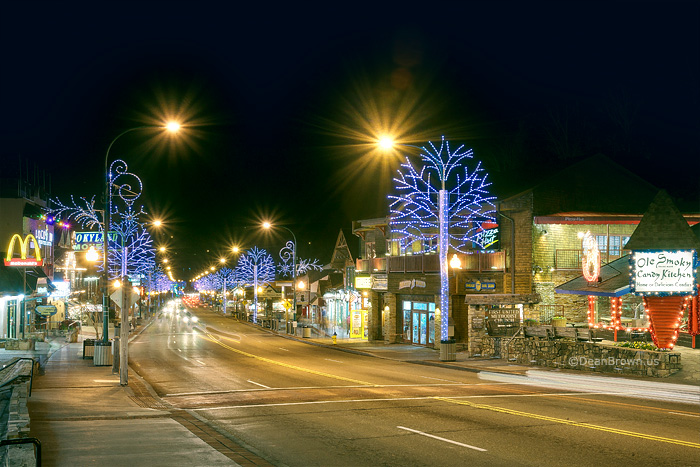 Winter Tour of Lights by Trolley and Car in Gatlinburg & Pigeon Forge