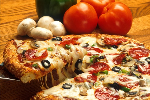 pizza-386717_640