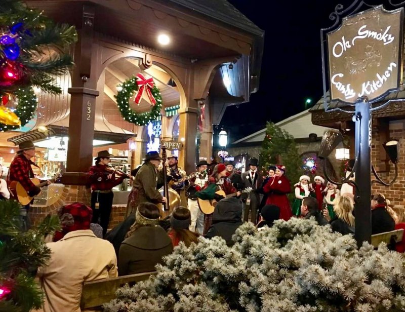 Tunes and Tales: Music and Performance on the Streets of Gatlinburg