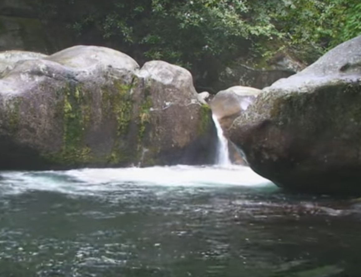 Mouse Creek Falls: Easy Trail, Good Swimming Hole
