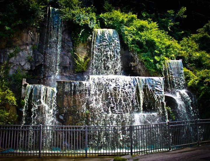 The Atrium in Gatlinburg: A Family-Style Diner Serving Up a Breakfast Feast